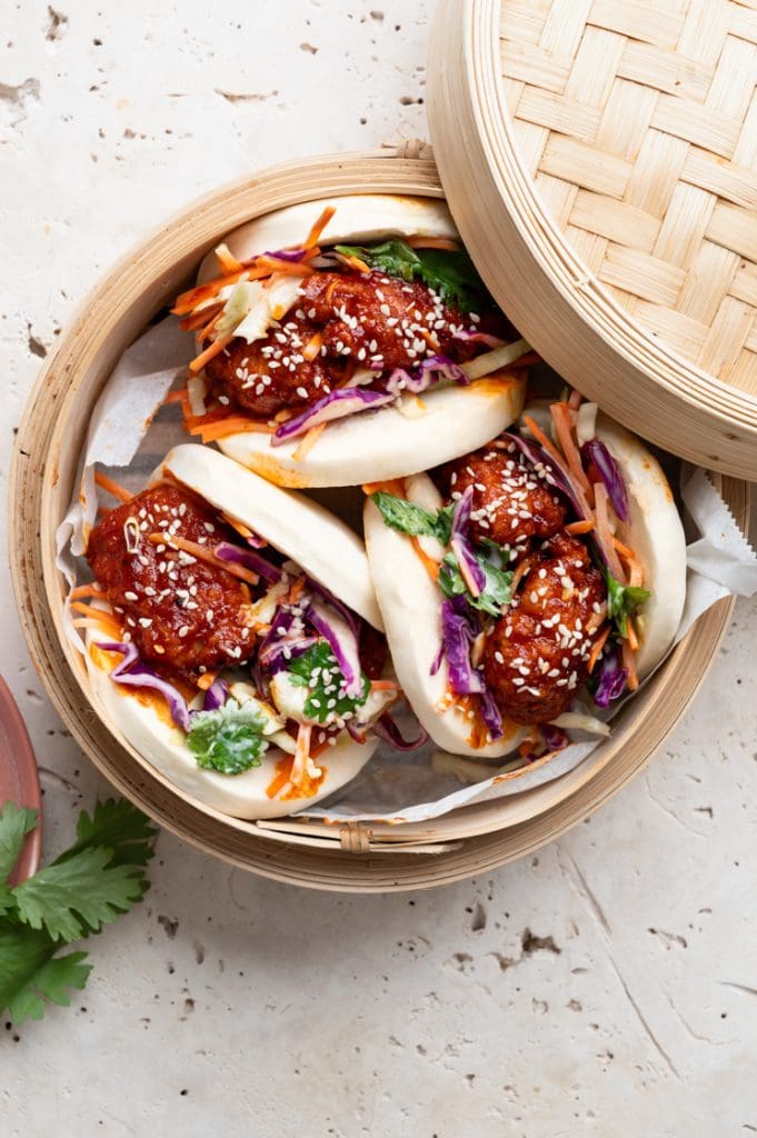 Kip gochujang bao