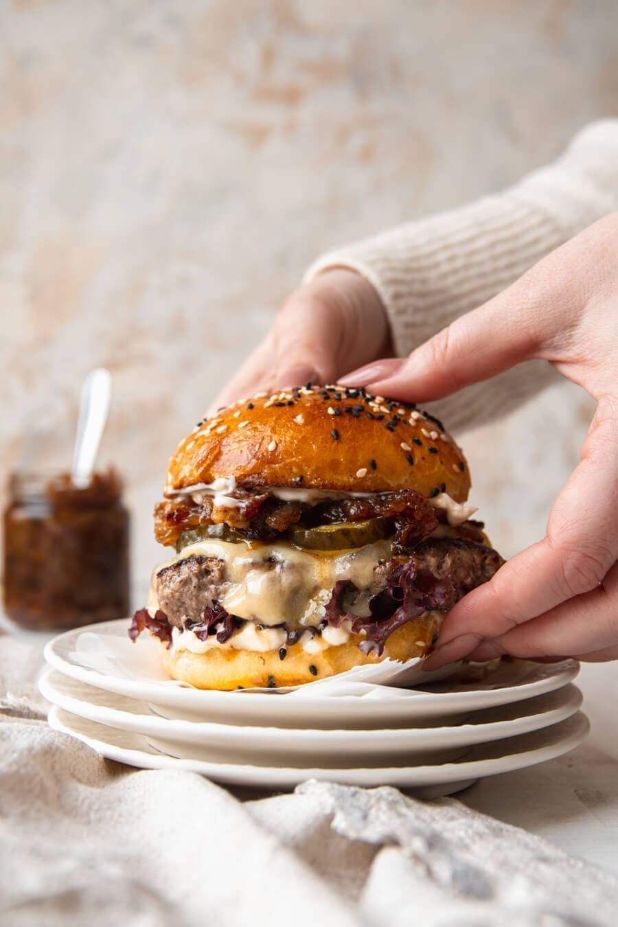 Cheeseburger met bacon uienjam