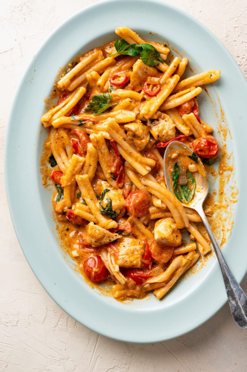 Pasta rode pesto met kip